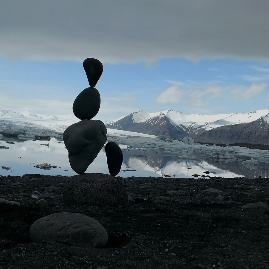 Stonebalance am Gletschersee Jökulsárlón