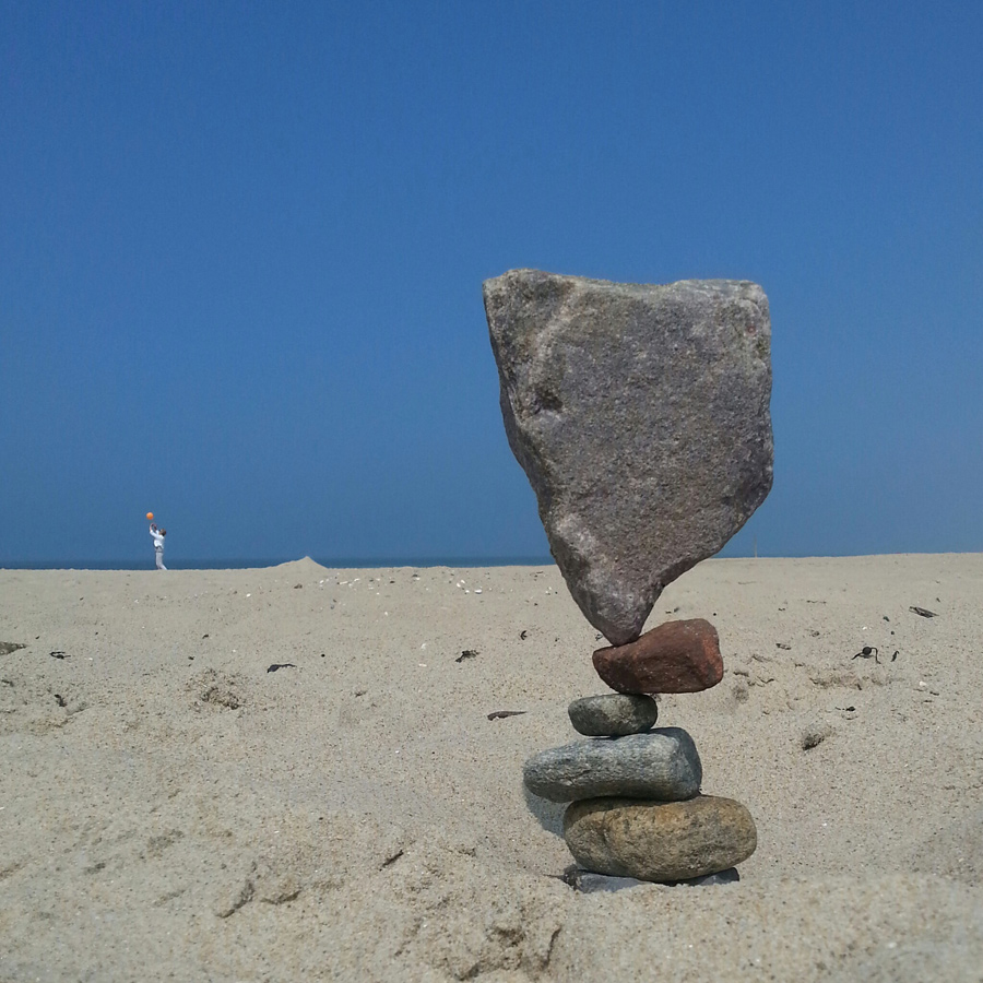 Stone Balancing in Hargen aan Zee